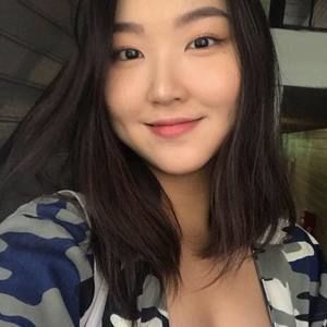 Meet your Posher, Chloe